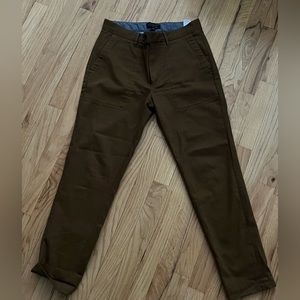 Banana Republic Mens 31/32 brown/khaki mason athletic tapered pant.